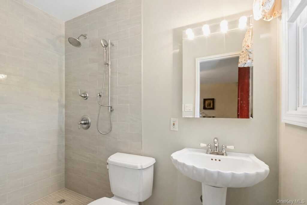 82 Holbrooke Road, White Plains, NY 10605 - Photo 18 of 33