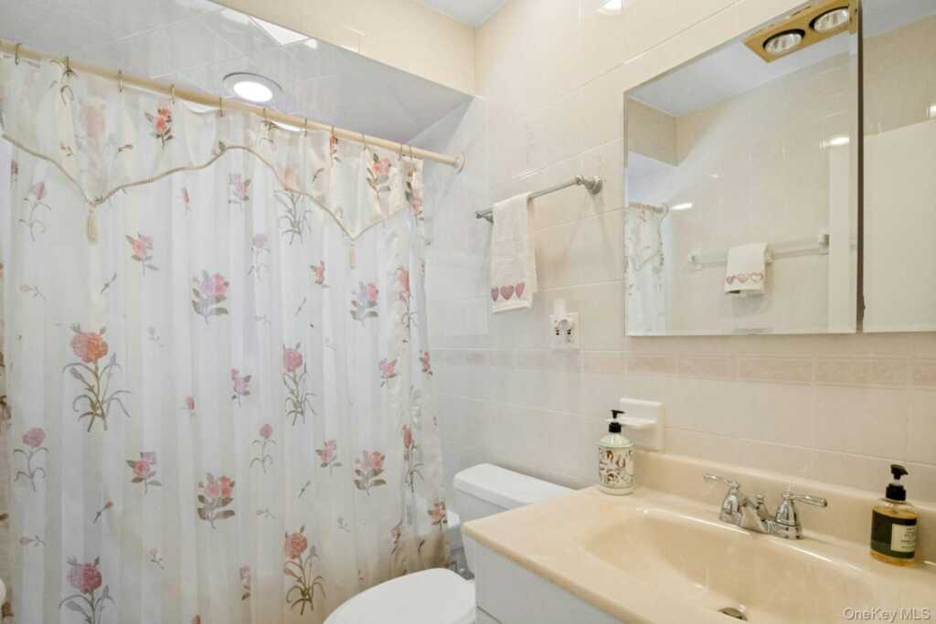 82 Holbrooke Road, White Plains, NY 10605 - Photo 22 of 33