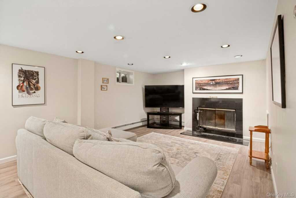 82 Holbrooke Road, White Plains, NY 10605 - Photo 24 of 33