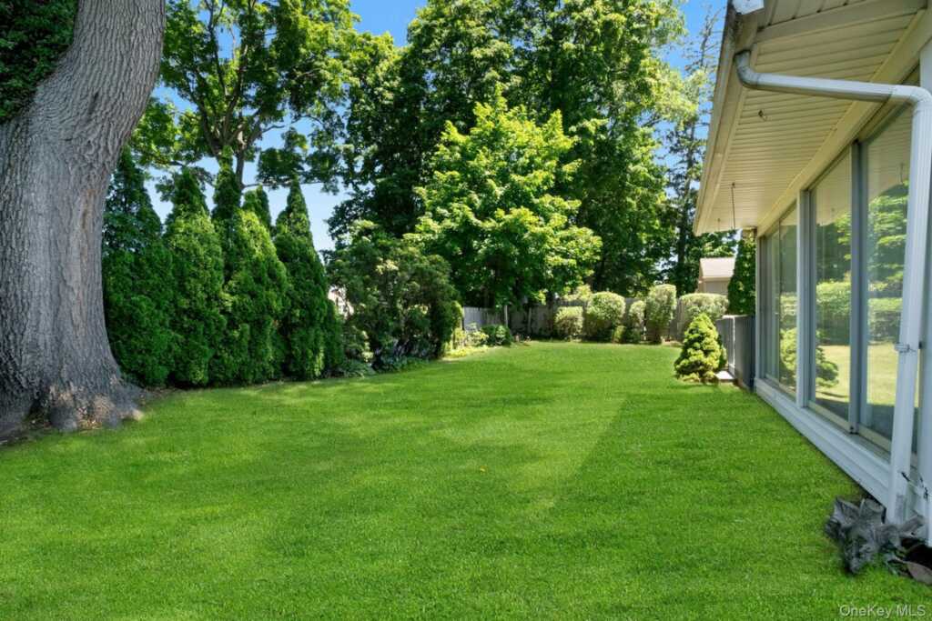 82 Holbrooke Road, White Plains, NY 10605 - Photo 32 of 33