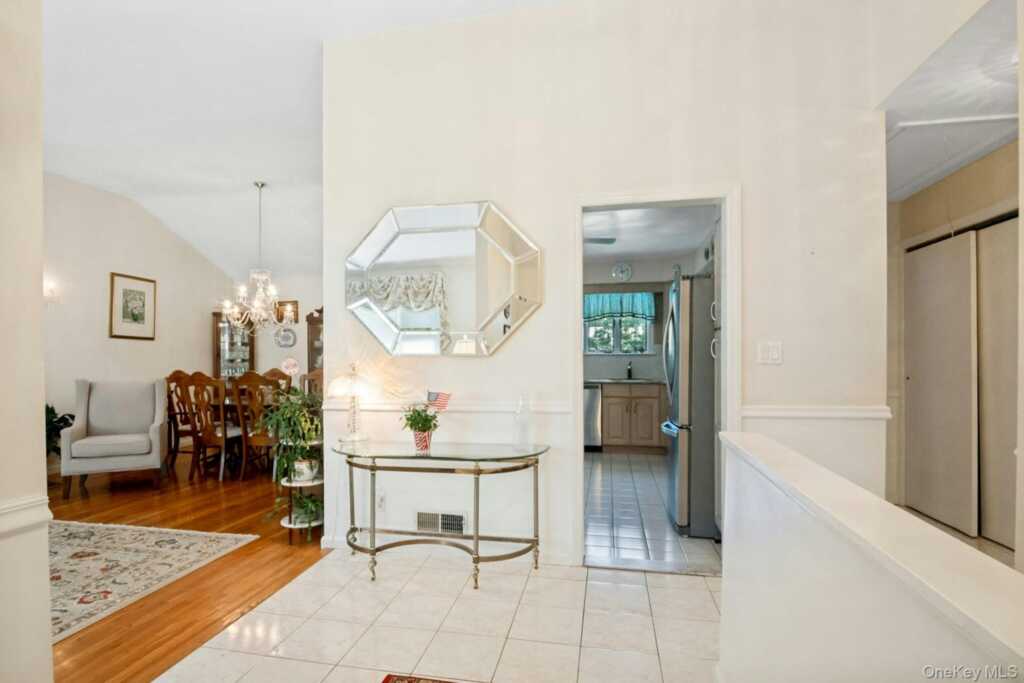 82 Holbrooke Road, White Plains, NY 10605 - Photo 4 of 33