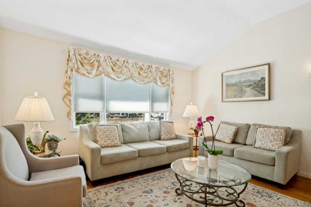 82 Holbrooke Road, White Plains, NY 10605 - Photo 8 of 33