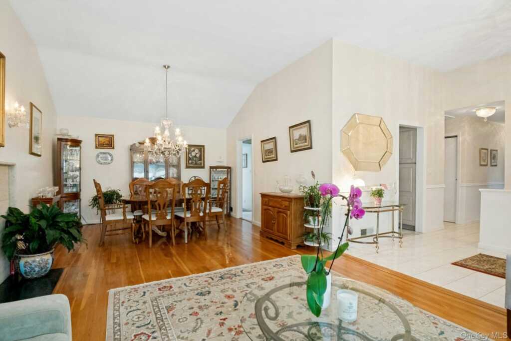 82 Holbrooke Road, White Plains, NY 10605 - Photo 9 of 33