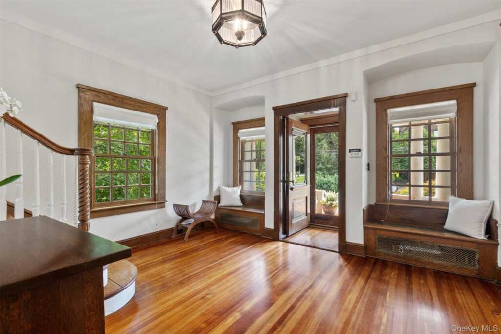 32 Lynden Street, Rye, NY 10580 - Photo 4 of 46