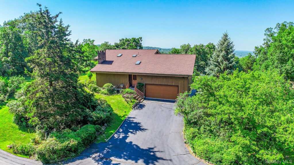 4 Bellview Drive, Valley Cottage, NY 10989 - Photo 2 of 50