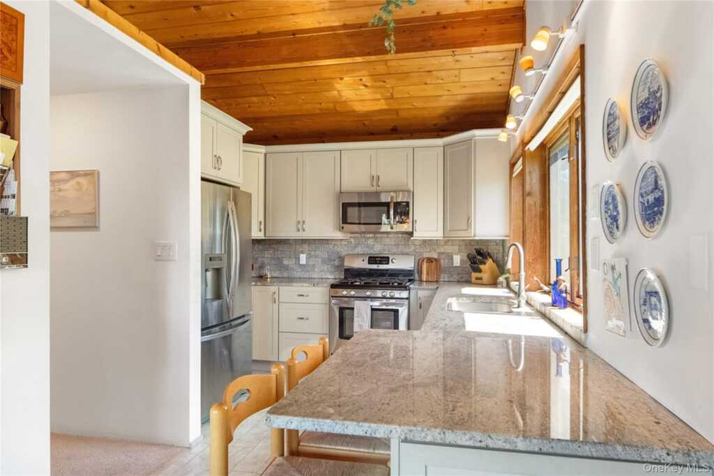 4 Bellview Drive, Valley Cottage, NY 10989 - Photo 29 of 50