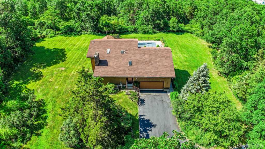 4 Bellview Drive, Valley Cottage, NY 10989 - Photo 3 of 50