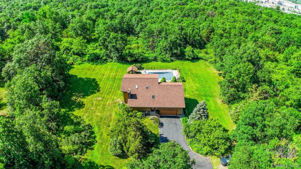 4 Bellview Drive, Valley Cottage, NY 10989 - Photo 4 of 50