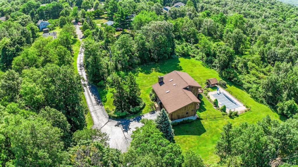 4 Bellview Drive, Valley Cottage, NY 10989 - Photo 5 of 50