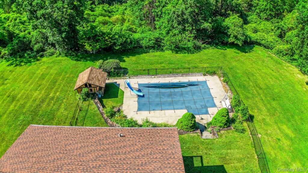 4 Bellview Drive, Valley Cottage, NY 10989 - Photo 7 of 50