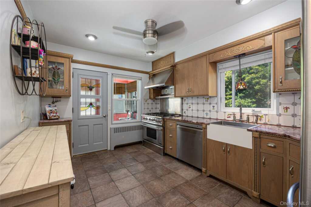 74 Tamarack Road, Rye, NY 10573 - Photo 9 of 25