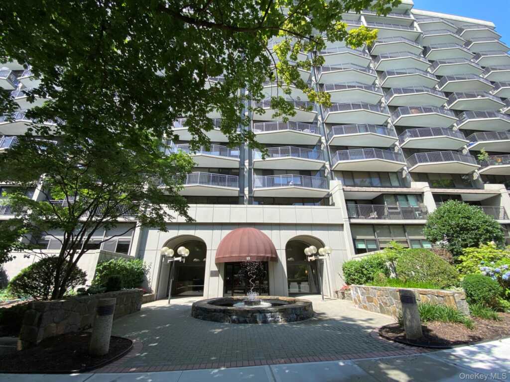 15 Stewart Place, Unit #10E, White Plains, NY 10603