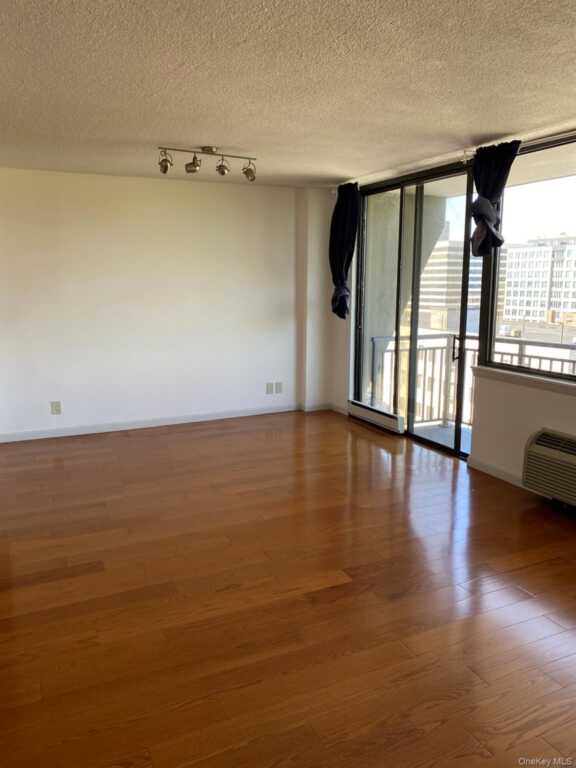15 Stewart Place, Unit #10E, White Plains, NY 10603 - Photo 4 of 25