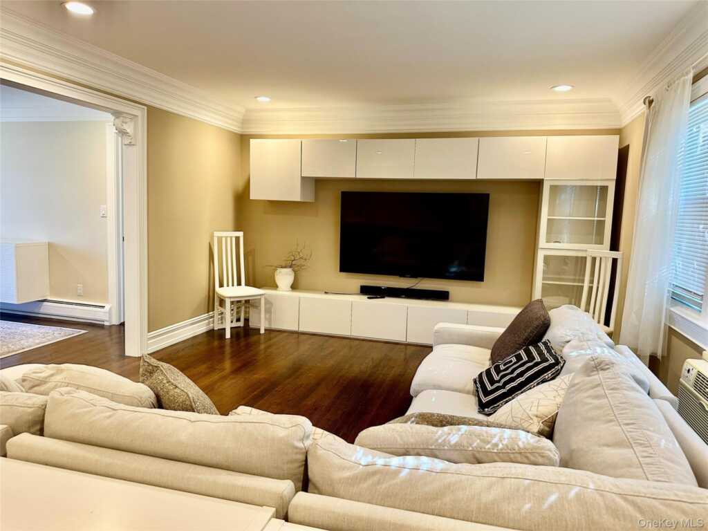2 Oxford Court, Unit #8012, Suffern, NY 10901 - Photo 5 of 13