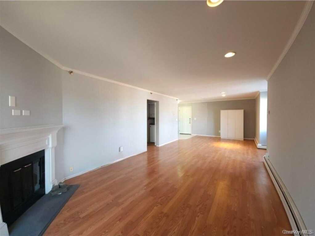 15 Greenridge Avenue, Unit #8, White Plains, NY 10605