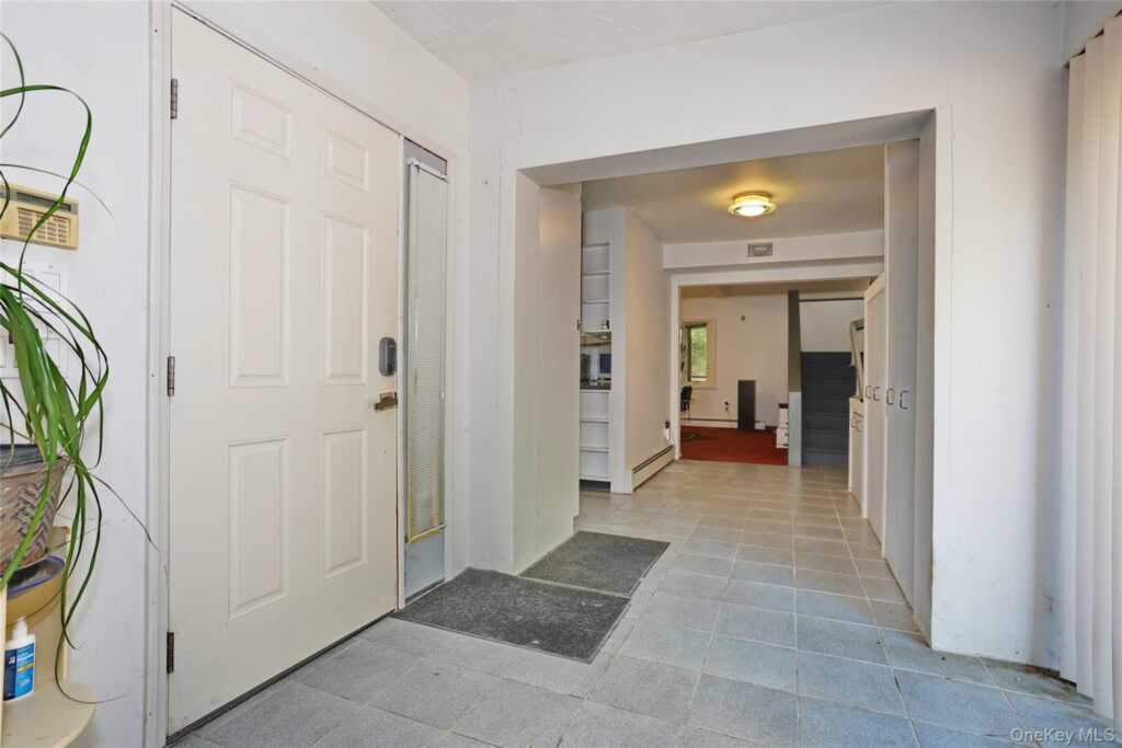 70 Buena Vista Road, New City, NY 10956 - Photo 4 of 50