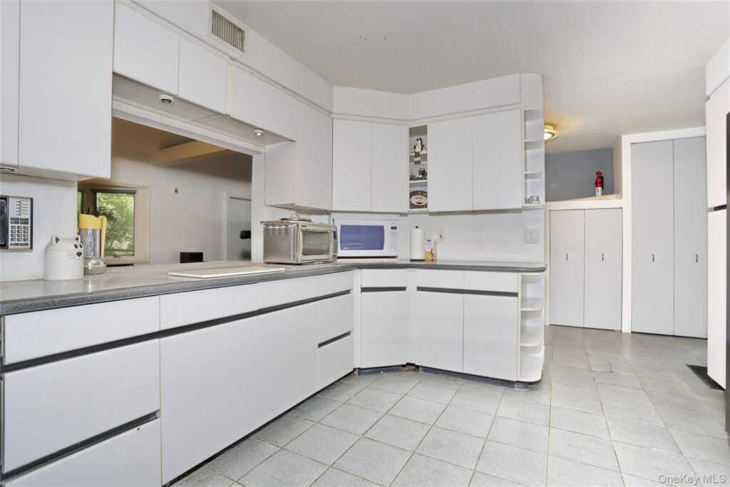 70 Buena Vista Road, New City, NY 10956 - Photo 7 of 50