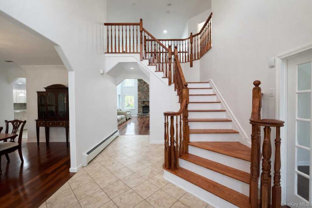 12 Fortune Way, Suffern, NY 10901 - Photo 3 of 27