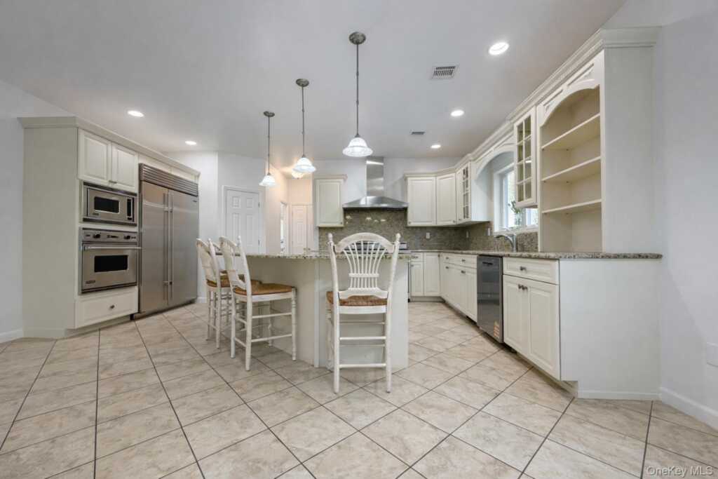 12 Fortune Way, Suffern, NY 10901 - Photo 8 of 27