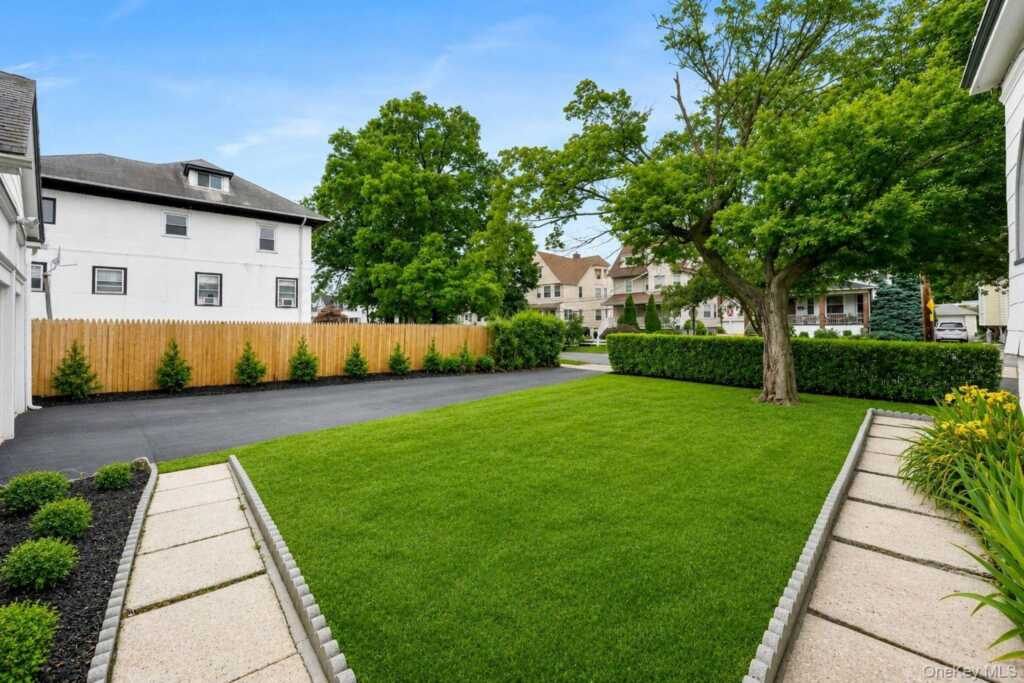 46 Meadow Lane, New Rochelle, NY 10805 - Photo 5 of 39