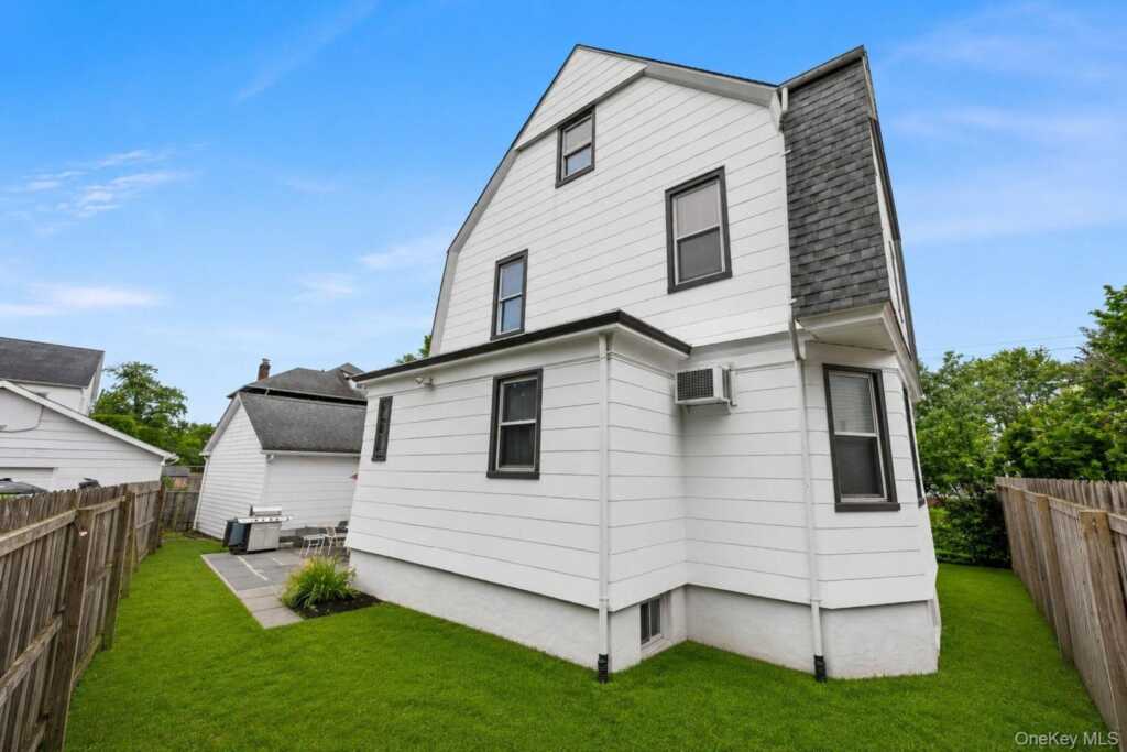 46 Meadow Lane, New Rochelle, NY 10805 - Photo 6 of 39
