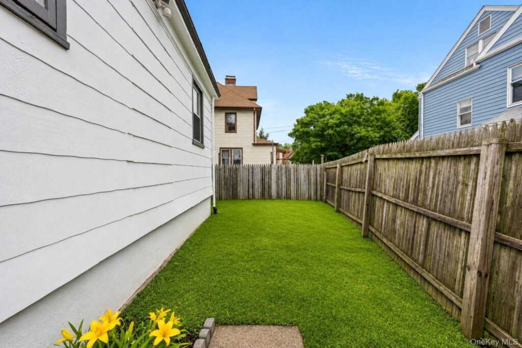 46 Meadow Lane, New Rochelle, NY 10805 - Photo 9 of 39