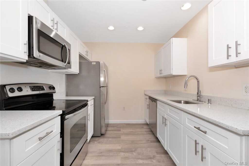 68 Lake Street, Unit #305, White Plains, NY 10603 - Photo 16 of 33