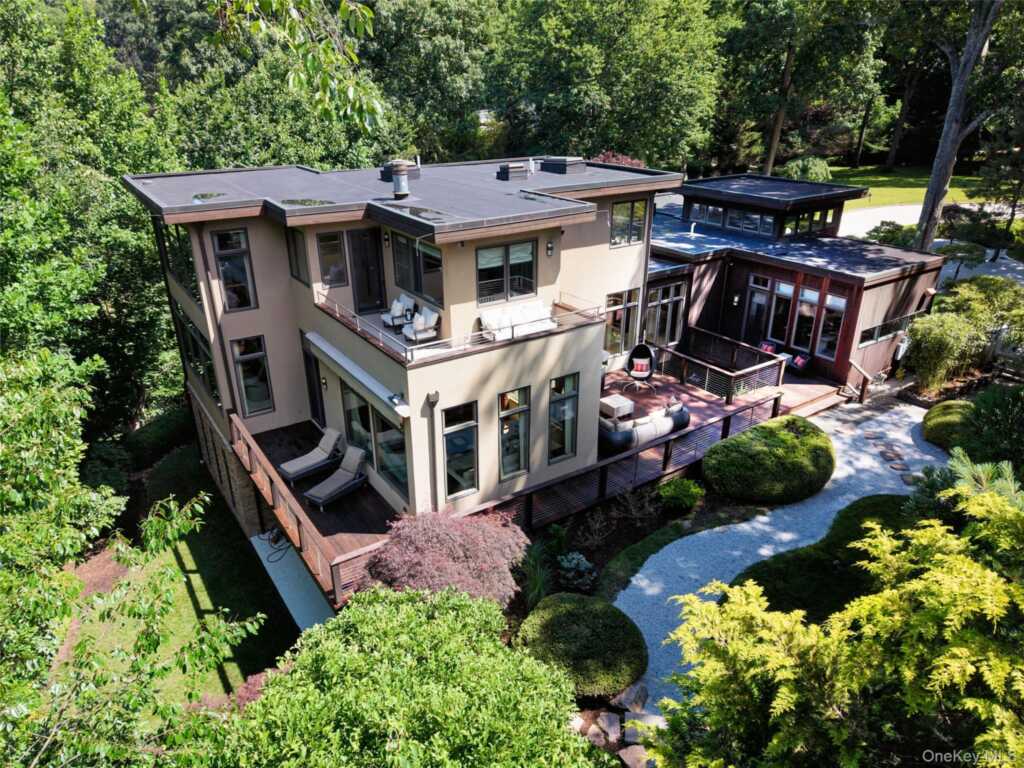 27 Castle Road, Piermont, NY 10968 - Photo 4 of 49