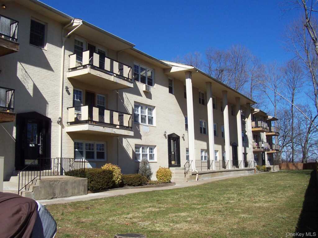 21 Pavilion Road, Unit #21, Suffern, NY 10901