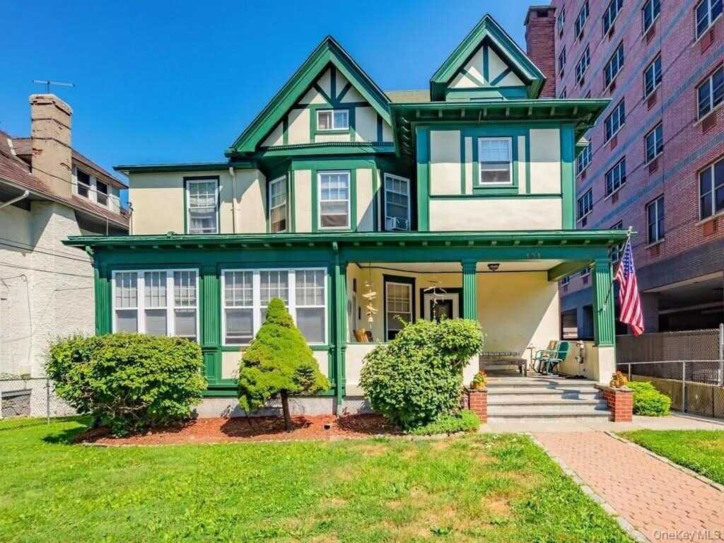131 Lockwood Avenue, New Rochelle, NY 10801