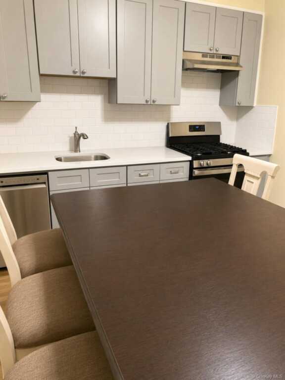 131 Lockwood Avenue, New Rochelle, NY 10801 - Photo 5 of 8