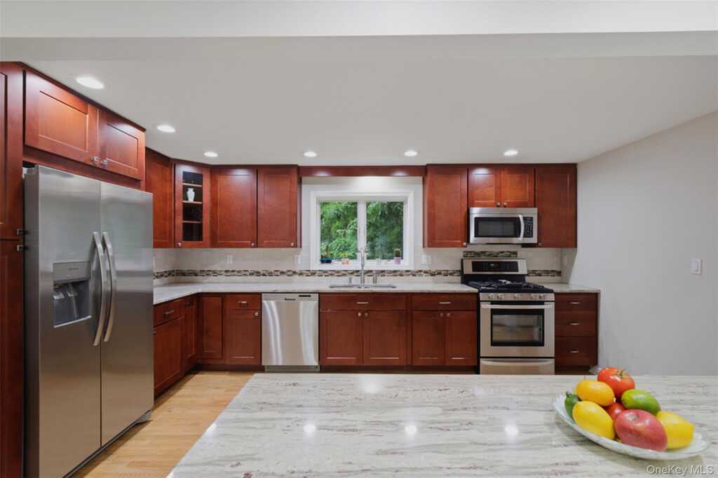 16 Ward Street, Suffern, NY 10901 - Photo 5 of 48