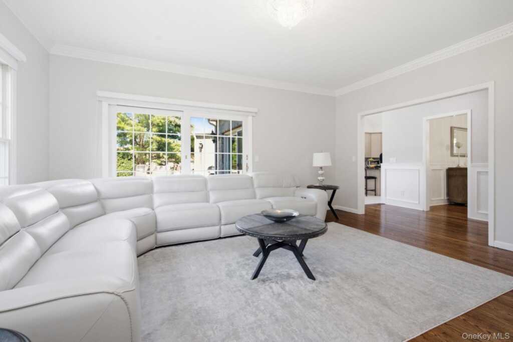 15 Ellis Drive, Unit #13, White Plains, NY 10605 - Photo 10 of 44