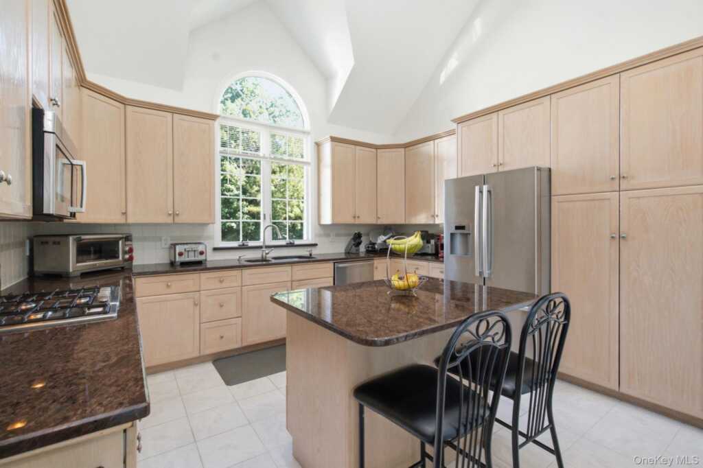 15 Ellis Drive, Unit #13, White Plains, NY 10605 - Photo 14 of 44