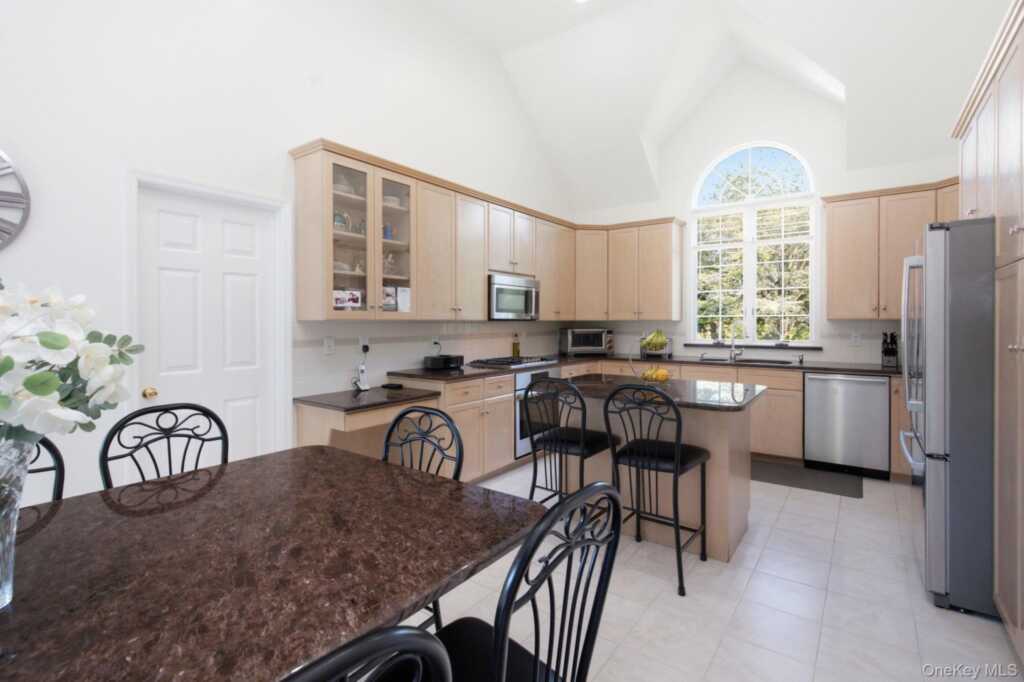15 Ellis Drive, Unit #13, White Plains, NY 10605 - Photo 15 of 44