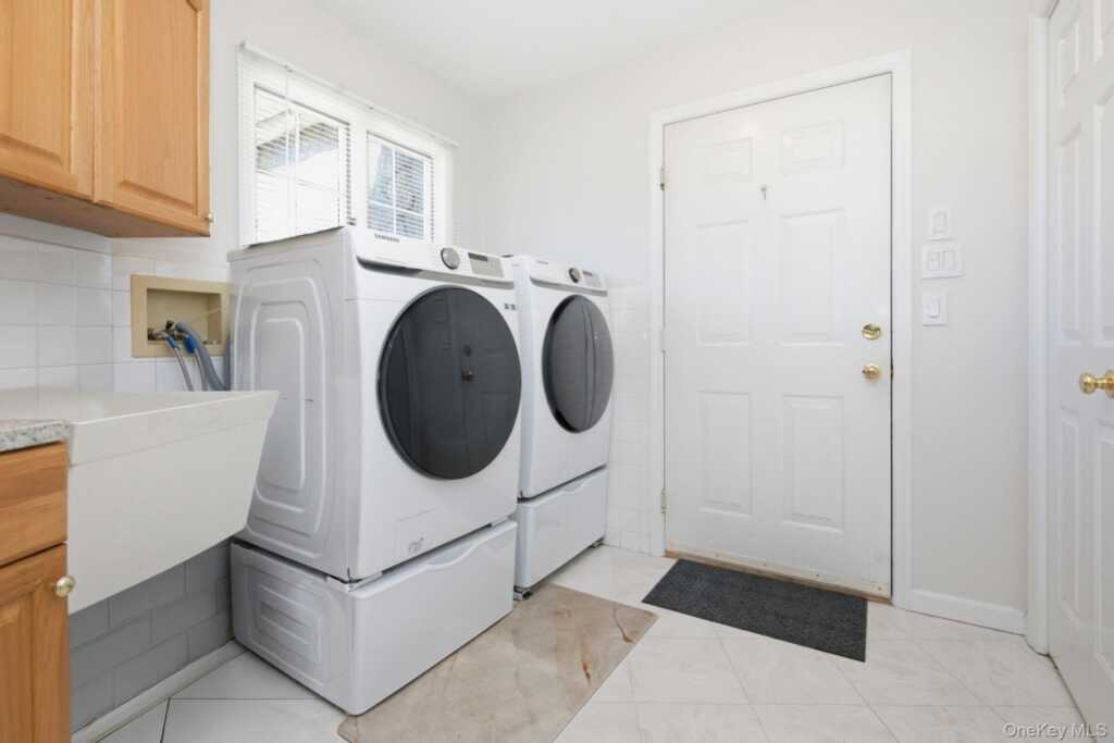 15 Ellis Drive, Unit #13, White Plains, NY 10605 - Photo 23 of 44