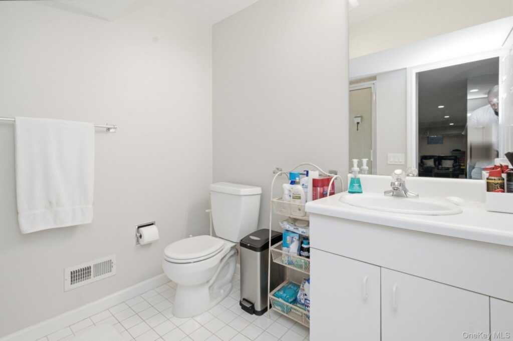 15 Ellis Drive, Unit #13, White Plains, NY 10605 - Photo 29 of 44