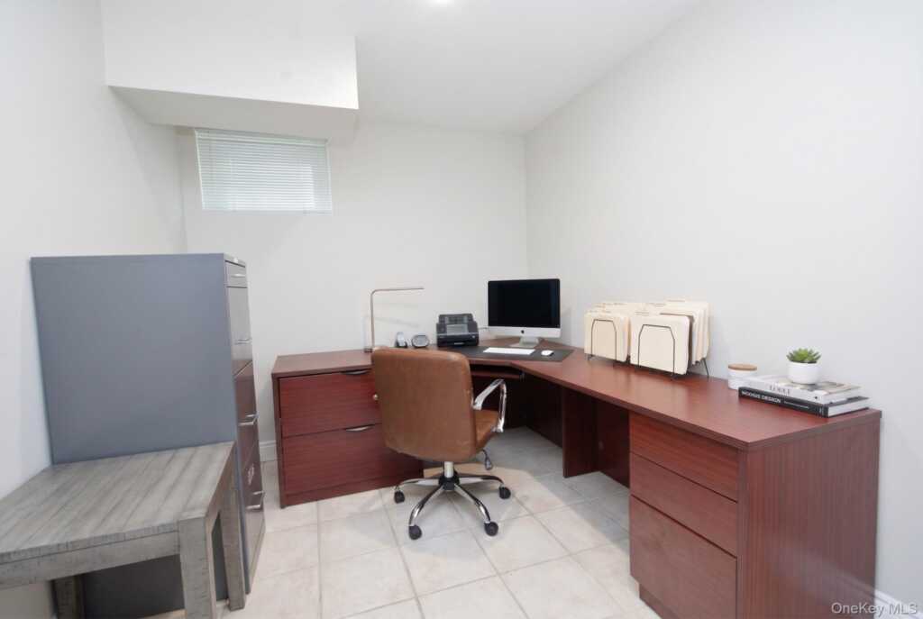 15 Ellis Drive, Unit #13, White Plains, NY 10605 - Photo 30 of 44