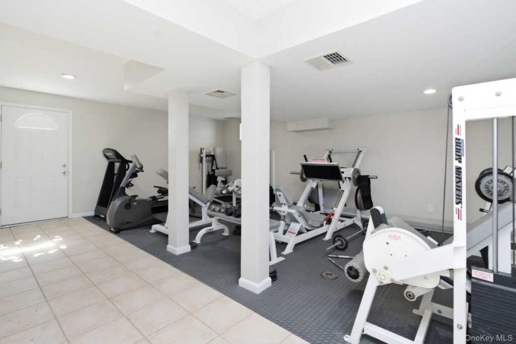 15 Ellis Drive, Unit #13, White Plains, NY 10605 - Photo 34 of 44