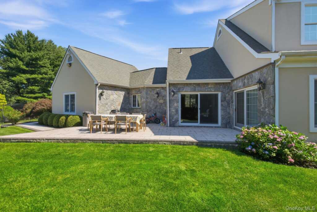 15 Ellis Drive, Unit #13, White Plains, NY 10605 - Photo 37 of 44