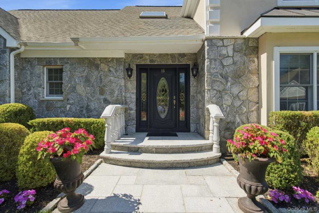 15 Ellis Drive, Unit #13, White Plains, NY 10605 - Photo 5 of 44