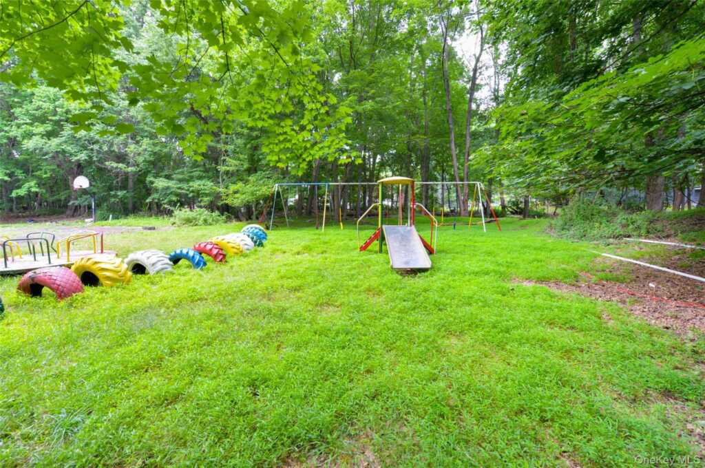 82 Highview Road, Suffern, NY 10901 - Photo 3 of 35
