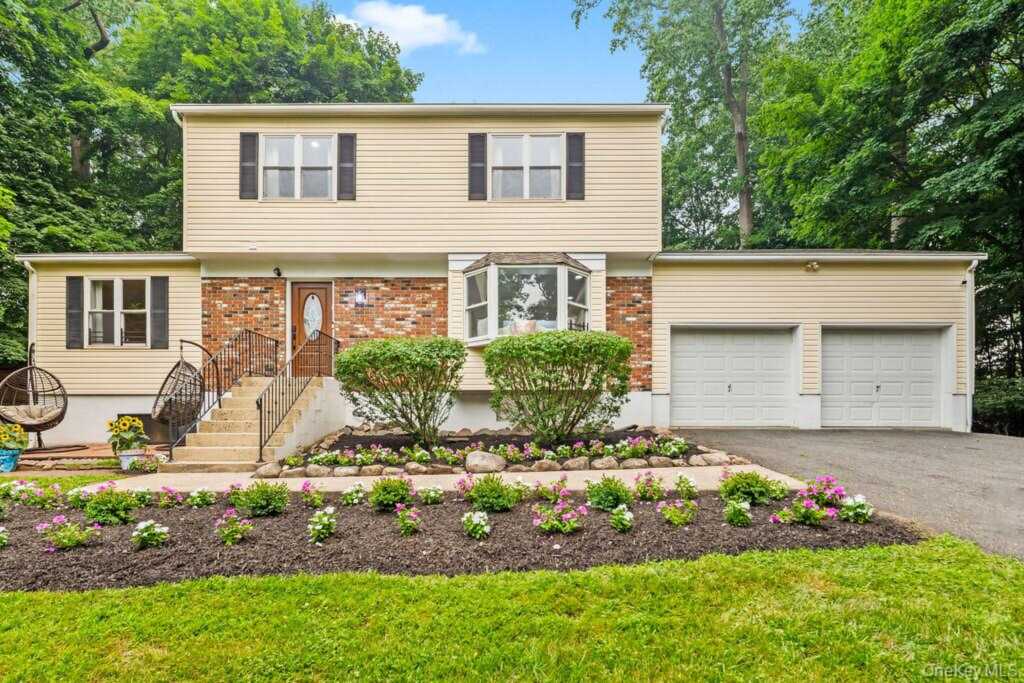 499 Orangeburg Road, Pearl River, NY 10965