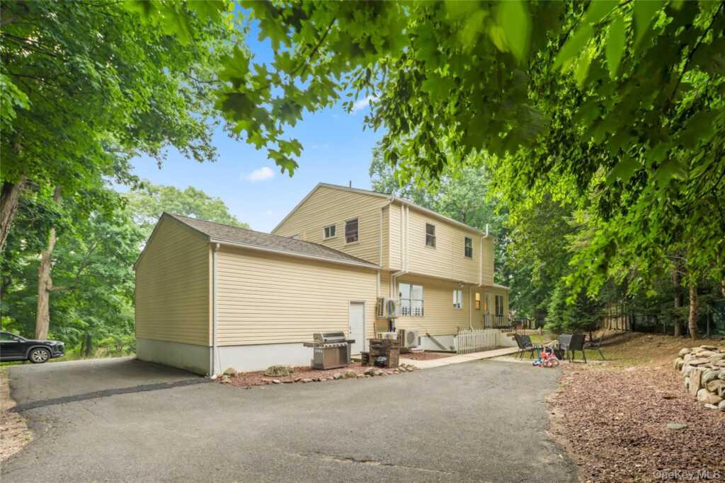 499 Orangeburg Road, Pearl River, NY 10965 - Photo 34 of 43