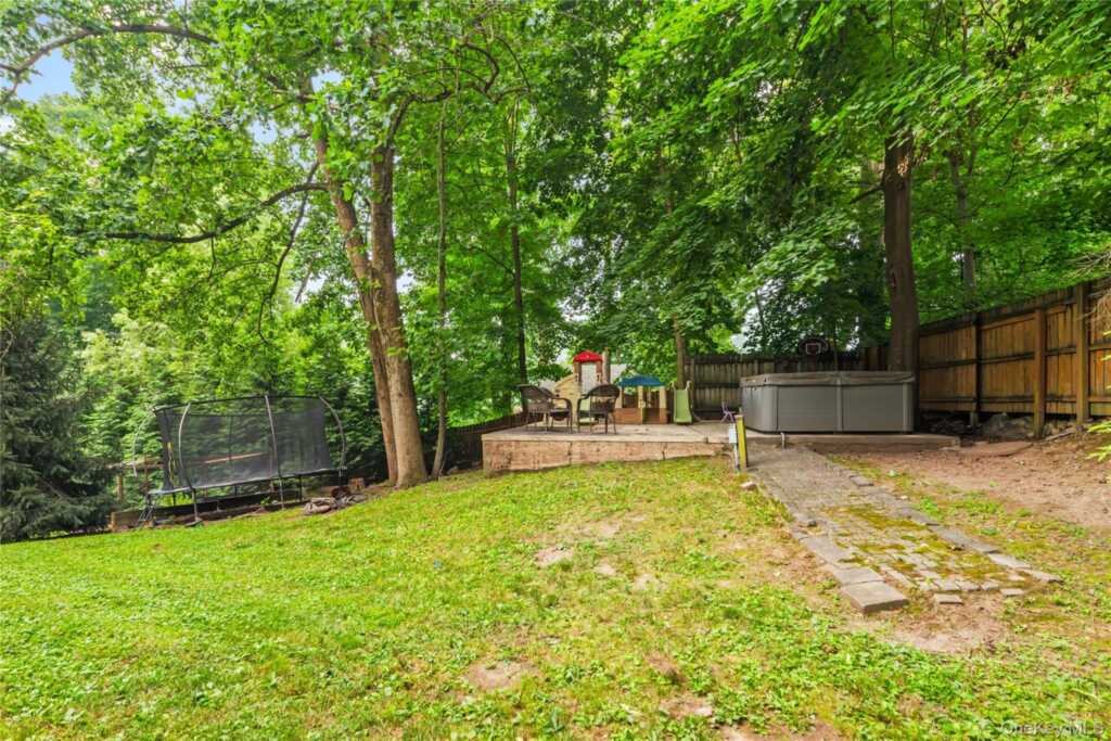 499 Orangeburg Road, Pearl River, NY 10965 - Photo 35 of 43