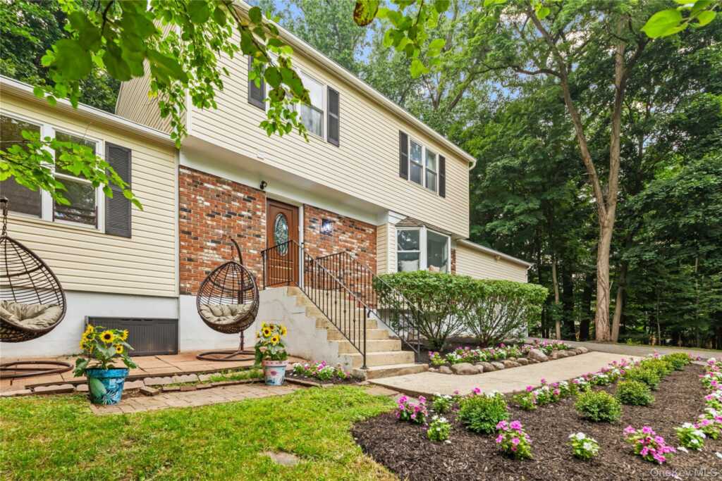 499 Orangeburg Road, Pearl River, NY 10965 - Photo 4 of 43