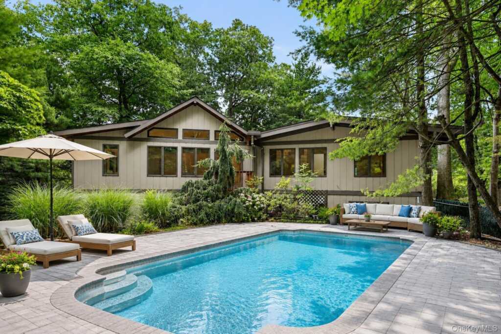 2 Catalina Court, Suffern, NY 10901