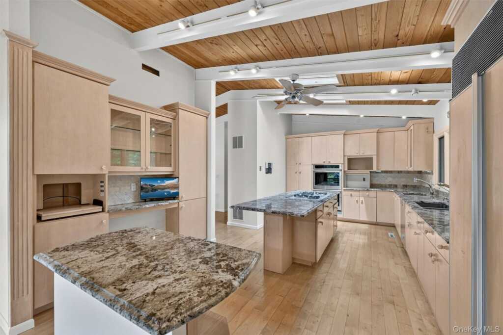 2 Catalina Court, Suffern, NY 10901 - Photo 10 of 37