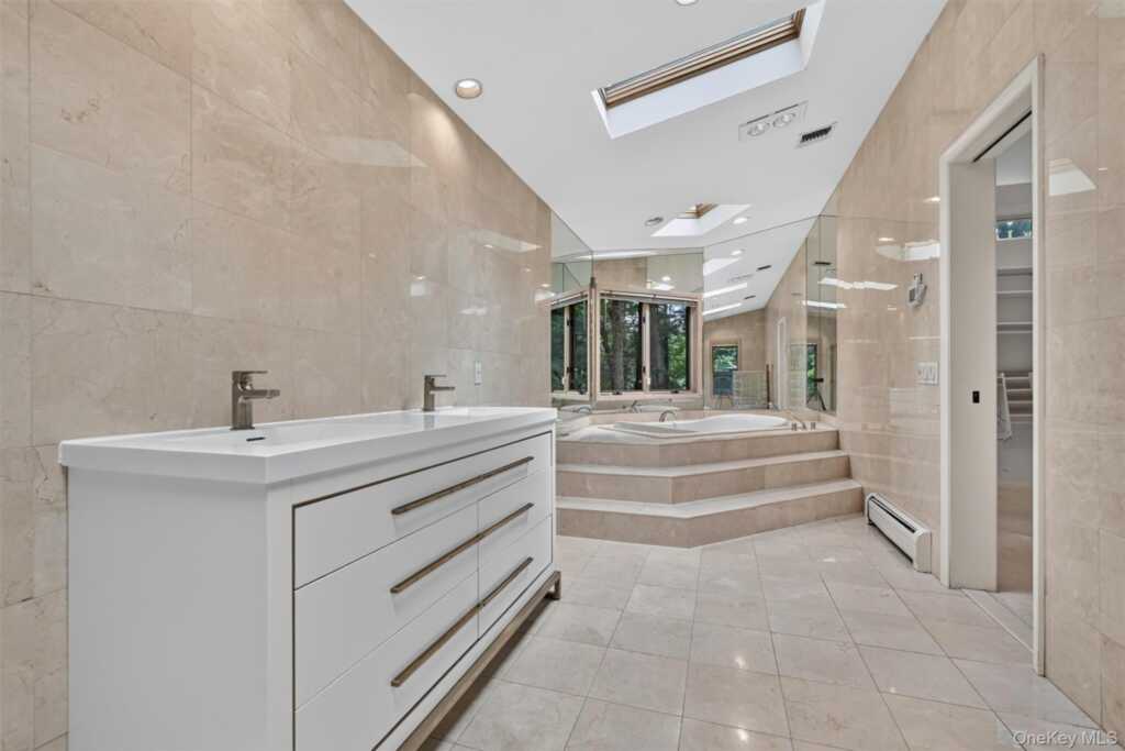 2 Catalina Court, Suffern, NY 10901 - Photo 13 of 37