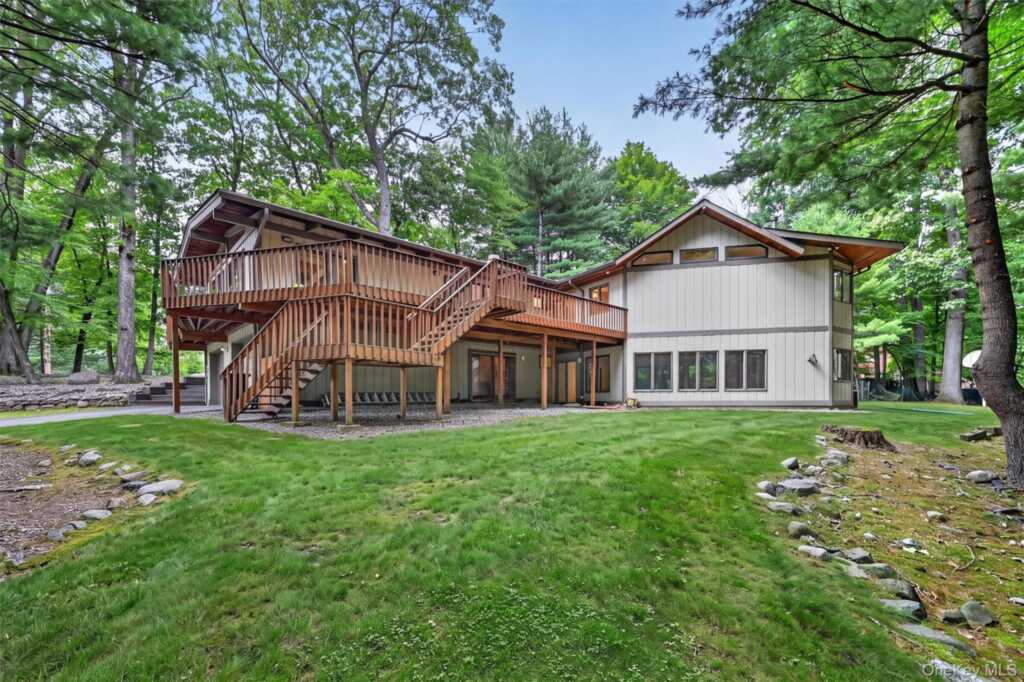 2 Catalina Court, Suffern, NY 10901 - Photo 29 of 37